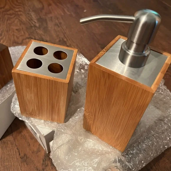 Bathroom set - Picture 6 of 7